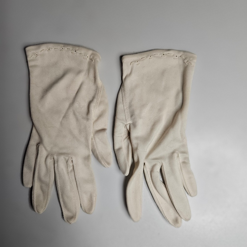 Vintage Cream Nylon Wrist Gloves Eyelet Detail Made in British Hong Kong Size 6